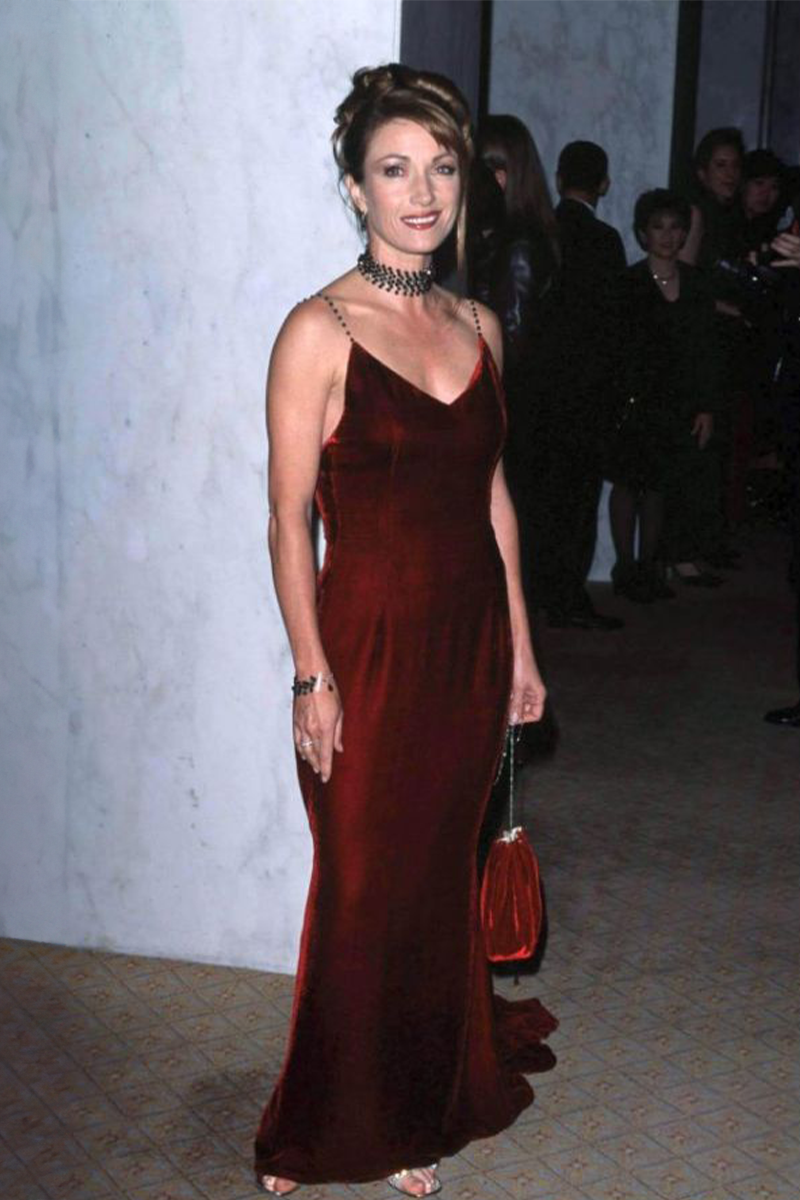 Jane Seymour Burgundy Velvet Spaghetti Straps V-neck Backless Formal Dress