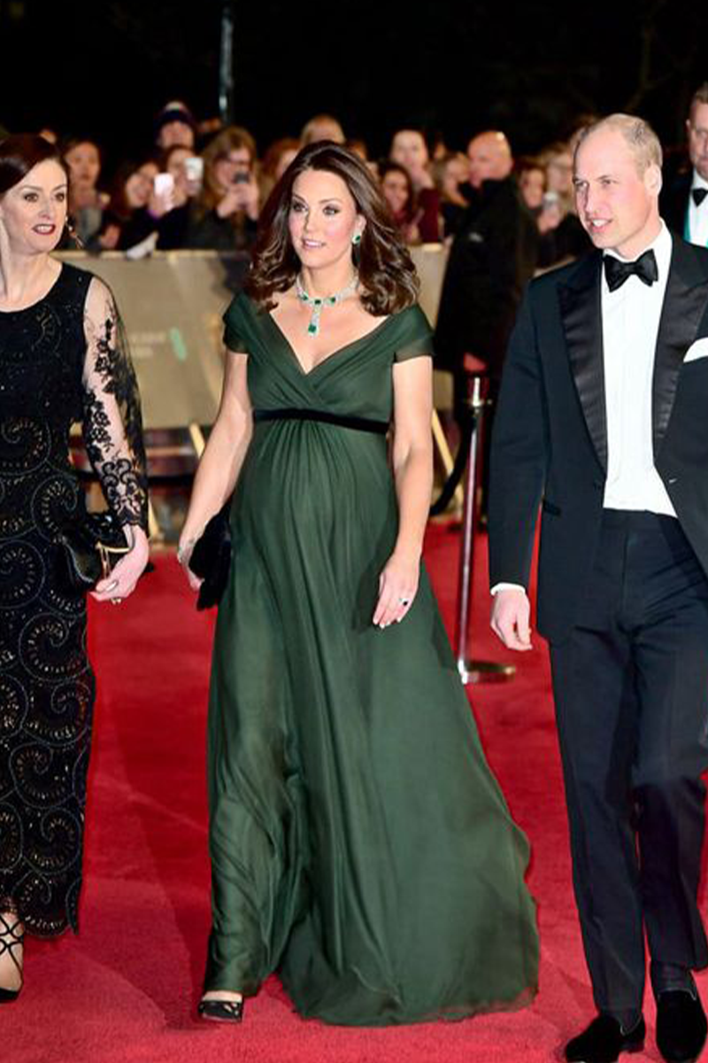 Regal Radiance – Emerald Green Off-the-Shoulder Empire-Waist Gown