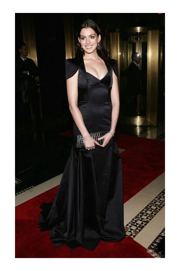 Anne Hathaway Black Satin Cap-sleeves Backless Celebrity Formal Evening Dress