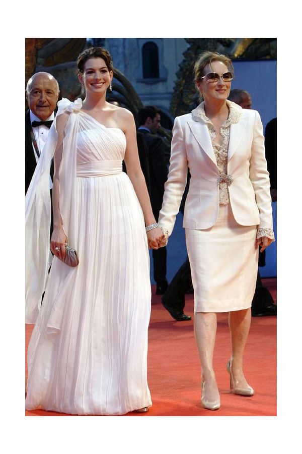 Anne Hathaway White One-shoulder Chiffon Evening Prom Dress Venice Film Festival
