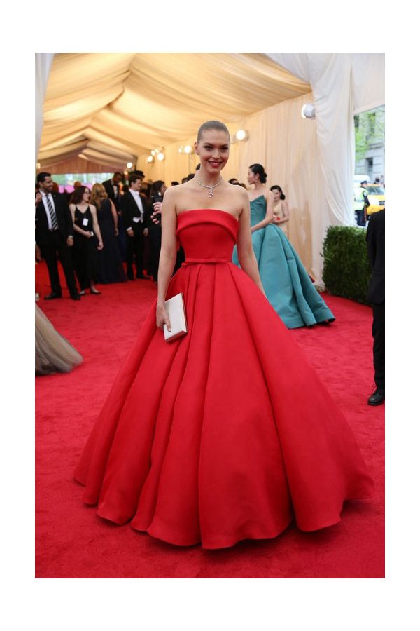 Crimson Couture – Arizona Muse Met Gala-Inspired Strapless Ball Gown with Full Skirt