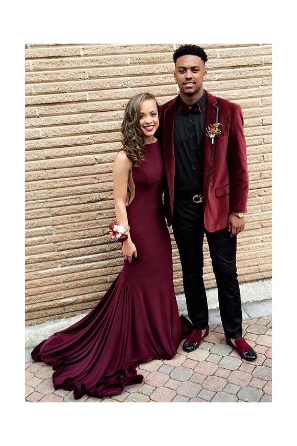 Crimson Elegance – Burgundy Open-Back Mermaid Gown