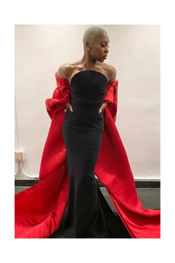 Cynthia Erivo Inspired Black Strapless Mermaid Celebrity Evening Dress with Red Cape