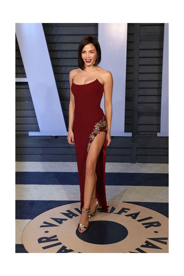 Crimson Enchantment – Jenna Dewan Tatum Oscars After-Party–Inspired Sweetheart Strapless Gown with Embellished Slit