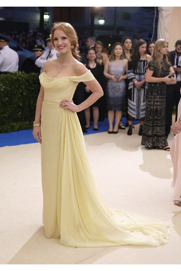 Sun-Kissed Majesty – Jessica Chastain Met Gala 2017–Inspired Buttercup Yellow Off-Shoulder Column Gown