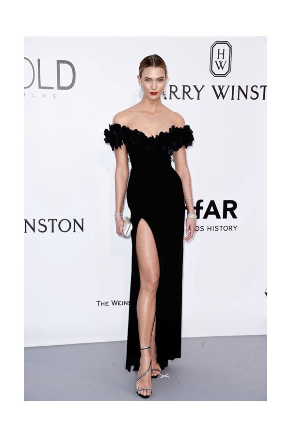 Midnight Bloom – Karlie Kloss Black Off-the-Shoulder Velvet Gown
