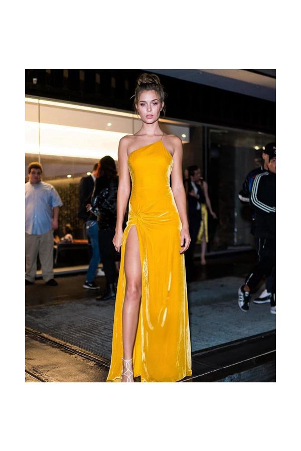 Golden Hour – Josephine Skriver Yellow Velvet Asymmetrical Gown