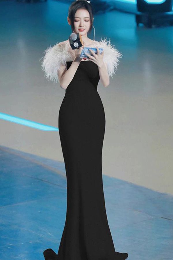 Chic Black Mermaid Dress with Feathered Shoulders for Glamorous Evenings