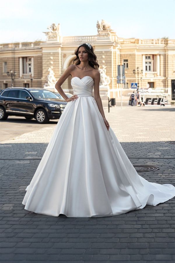 Satin Sweetheart Neckline Ball Gown with Long Train for Formal Events