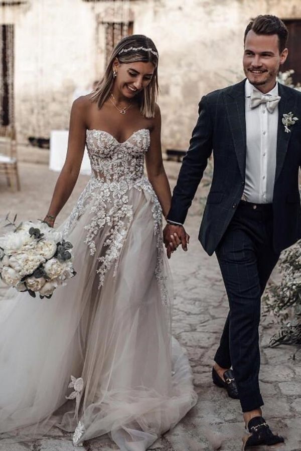 Sweetheart Neckline Lace Ball Gown with Long Train for Wedding Events