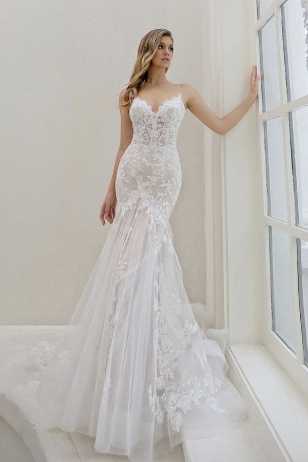 Lace Mermaid Gown with Sweetheart Neckline and Long Train for Formal Events