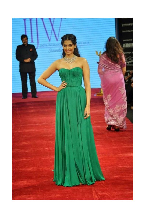 Emerald Dream – Sonam Kapoor Green Strapless Chiffon Prom Gown