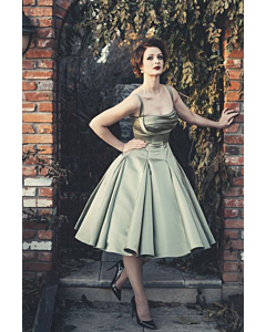 Vintage Allure – Green Satin 1950s Celebrity Dress Inspired by Elizabeth Taylor