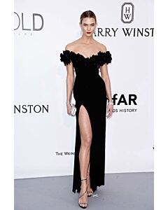 Midnight Bloom – Karlie Kloss Black Off-the-Shoulder Velvet Gown
