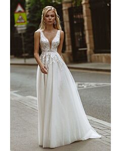 Deep V-Neck Bodice Tulle Ball Gown with Long Train for Evening Events