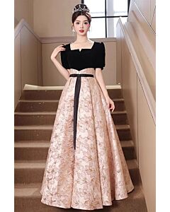 Midnight Bloom – Puff-Sleeve Velvet Bodice & Floral Jacquard Ball Gown