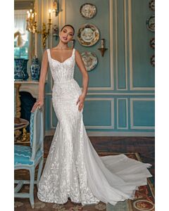 Lace Mermaid Gown with Sweetheart Neckline and Long Train for Evening Events