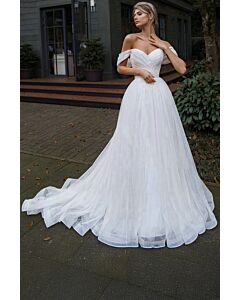 Off-the-Shoulder Sweetheart Neckline Tulle Ball Gown with Long Train for Formal Events
