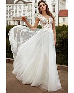 Lace Bodice V-Neck Ball Gown with Flowing Tulle Skirt for Formal Events