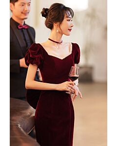 Elegant Burgundy Velvet Mermaid Gown – Fitted Evening Dress with Puff Sleeves for Formal Events