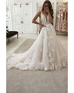 Lace V-Neck  Gown with Long  for Formal Events