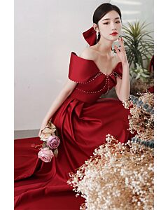 Elegant Red Satin Gown with Bow Detail – Perfect for Formal Occasions