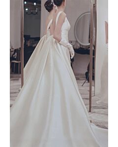 Classic Elegance Satin Wedding Gown – Timeless V-Back & A-Line Skirt