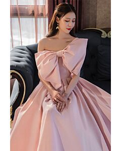 Elegance Bow Gown – Luxe Off-Shoulder Ballgown with Statement Oversized Bow