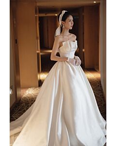 Timeless Elegance Strapless Ball Gown – Classic Satin Wedding Dress with Pleated Bodice