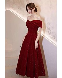 Scarlet Elegance – Off-Shoulder Velvet Midi Dress with Glitter Accents