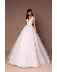 Lace V-Neck Tulle l Gown with Long Train for Formal Events