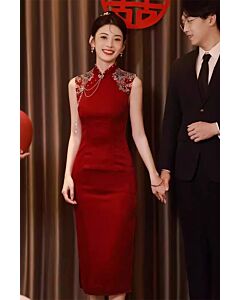 Red Velvet Chinese Cheongsam with Floral Embroidery and Pearl Necklace – Perfect for Weddings and Celebrations