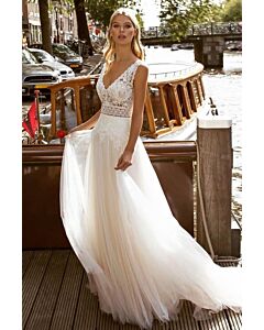 Lace Bodice Neck Tulle Ball Gown with Long Train for Formal Events