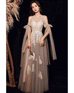 Ethereal Blush Tulle Gown with Delicate Lace Appliqués – Perfect for Weddings and Formal Events