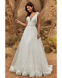 V-Neck Lace-Trimmed Tulle Ball Gown with Long Train for Formal Events