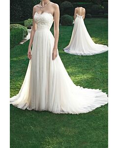 Halter Neck Lace-Back Tulle Ball Gown with Long Train for Formal Events