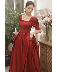 Elegant Red Satin Puff-Sleeve Gown with Square Neckline – Perfect for Formal Events and Galas