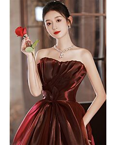 Crimson Elegance Strapless Gown – Flowing Tulle Ballgown