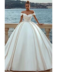 Off-the-Shoulder Sweetheart Neckline Ball Gown with Long Train for Formal Events