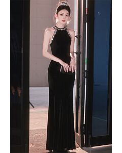 Black Velvet Halter-Neck Gown with Rhinestone Accents – Perfect for Red-Carpet and Gala Evenings