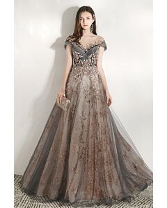 Golden Enchantment Evening Gown – Floral Embellishments & Flowing Tulle