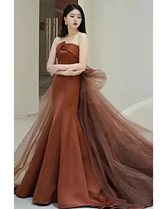 Amber Elegance Strapless Gown – Flowing Tulle Train & Satin Finish