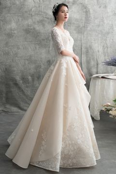 Half-Sleeve V-Neck Lace Ball Gown with Long Train for Formal Events