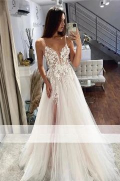 Lace Appliqué V-Neck Ball Gown with Long Train for Formal Events