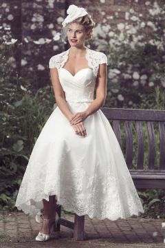 Lace Overlay Sweetheart Neckline Tea-Length Dress for Formal Events