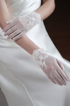 Lace-Trimmed Sheer Bridal Gloves for Wedding Gowns