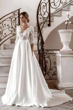 Lace-Top V-Neck Ball Gown with Long Train for Formal Events