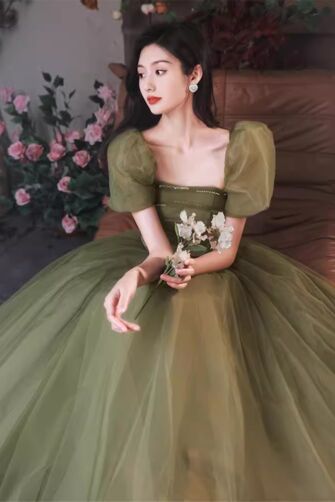 Emerald Whisper – Vintage Puff Sleeve Dress