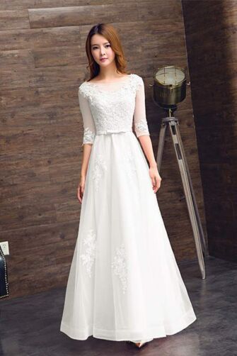 Snow Serenade – Classic White Lace Dress