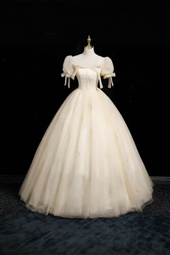 Moon Whisper – Vintage Puff Sleeve Dress